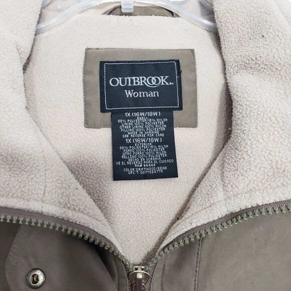 Outbrook Woman 1X Coat with Hood and Zippered Pockets - Picture 3 of 9